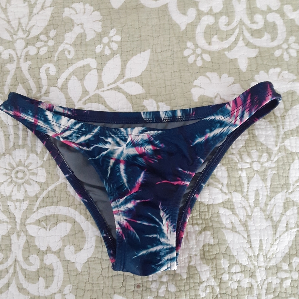 Jolyn "Brazil" bottoms